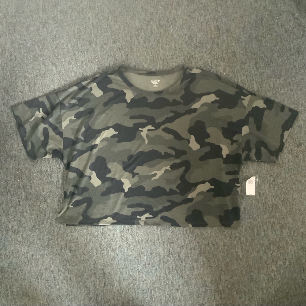 New old navy active t-shirt